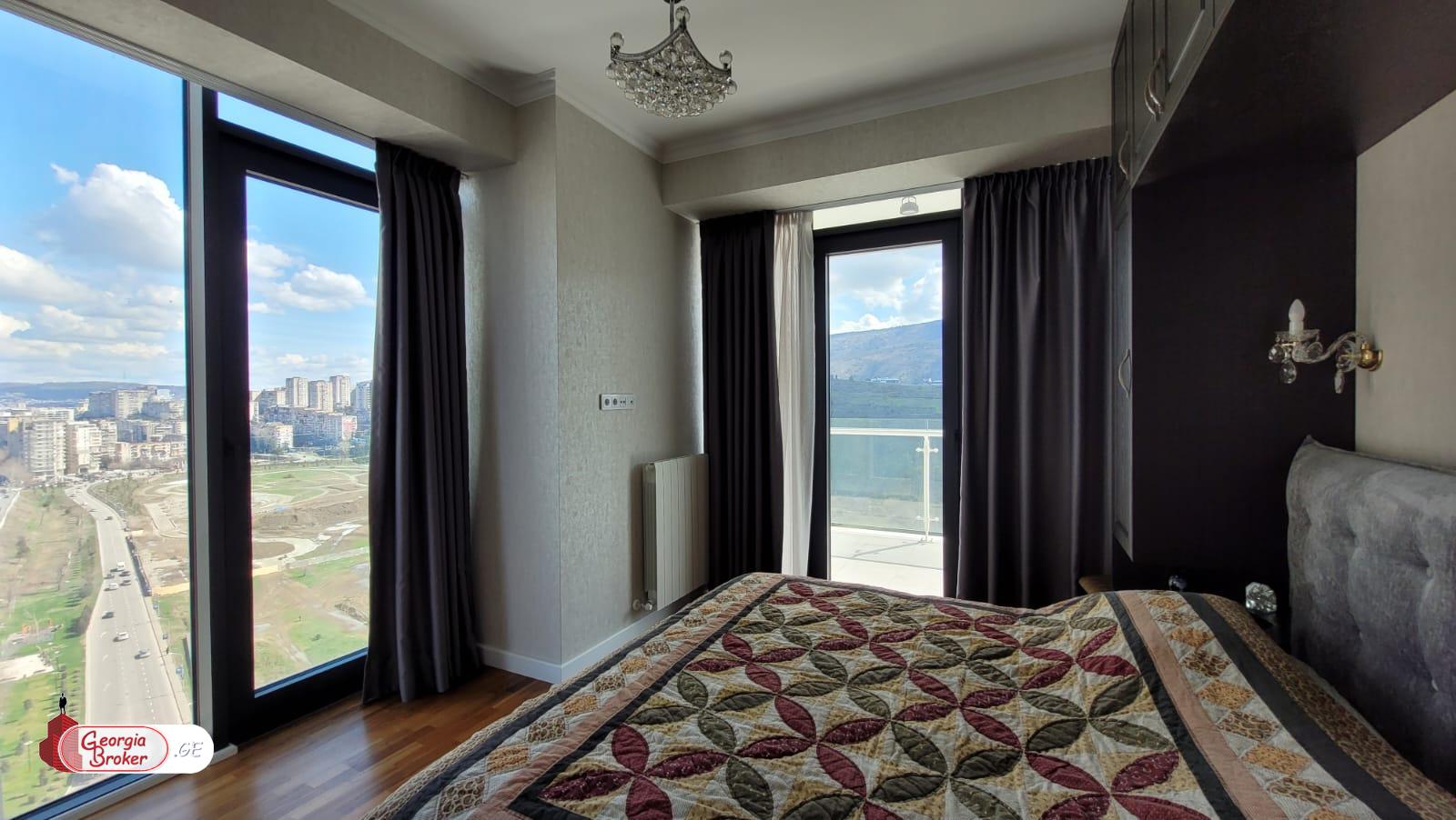 იყიდება ახალი გარემონტებული 5 ოთახიანი ბინა   ვაკეში